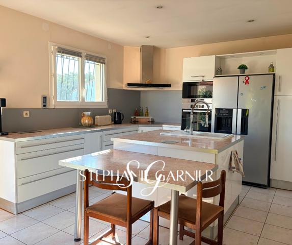Villa 4 faces, grand jardin et garage