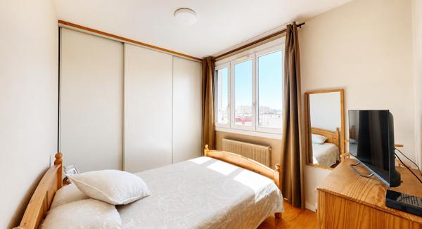 Appartement
         3 pièces
        - 67 m² 195 000 € *