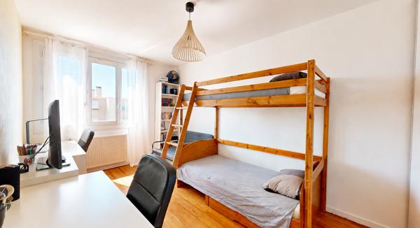Appartement
         3 pièces
        - 67 m² 195 000 € *