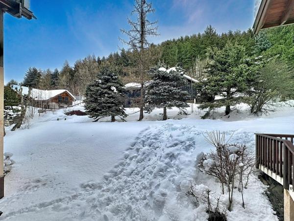 T2 en duplex, vue panoramique sur les pistes de ski