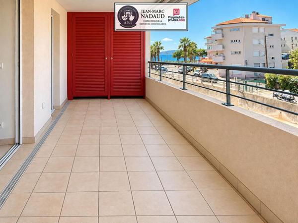 Saint-Raphaël-Vieux Port -T4, 91m2 - grande terrasse - climatisation- 2 grands garages avec espaces de stockage