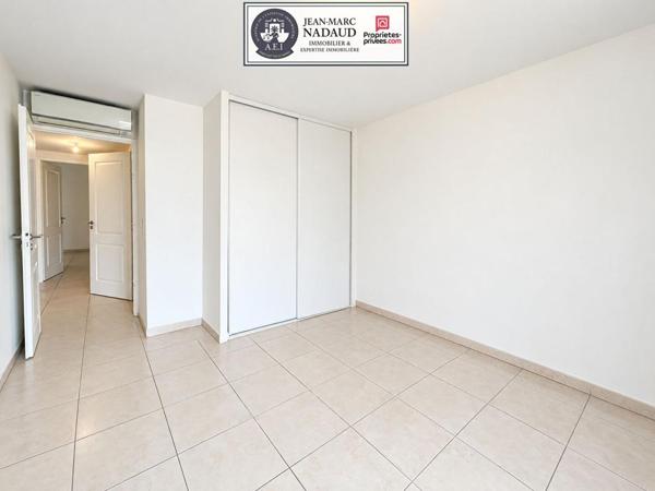 Saint-Raphaël-Vieux Port -T4, 91m2 - grande terrasse - climatisation- 2 grands garages avec espaces de stockage