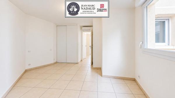 Saint-Raphaël-Vieux Port -T4, 91m2 - grande terrasse - climatisation- 2 grands garages avec espaces de stockage