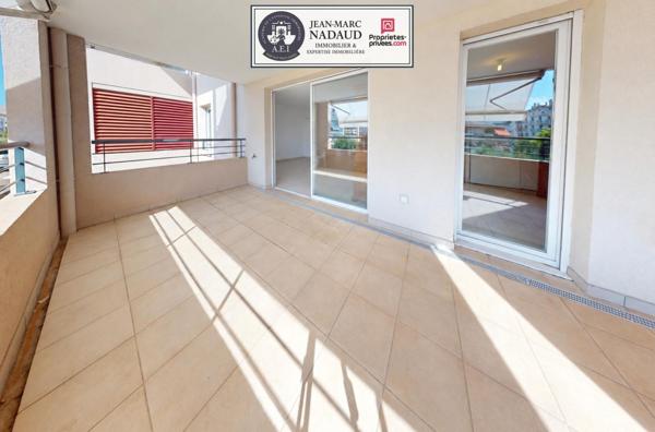 Saint-Raphaël-Vieux Port -T4, 91m2 - grande terrasse - climatisation- 2 grands garages avec espaces de stockage