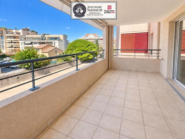 Saint-Raphaël-Vieux Port -T4, 91m2 - grande terrasse - climatisation- 2 grands garages avec espaces de stockage