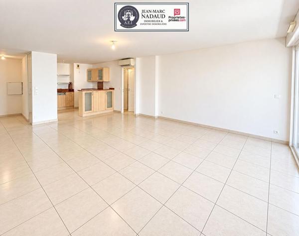 Saint-Raphaël-Vieux Port -T4, 91m2 - grande terrasse - climatisation- 2 grands garages avec espaces de stockage