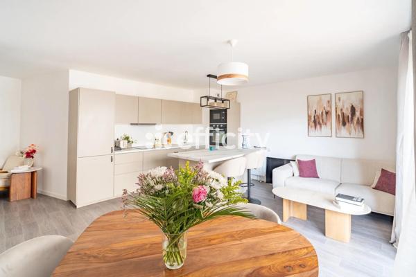 Appartement
         4 pièces
        - 77 m² 270 000 € *