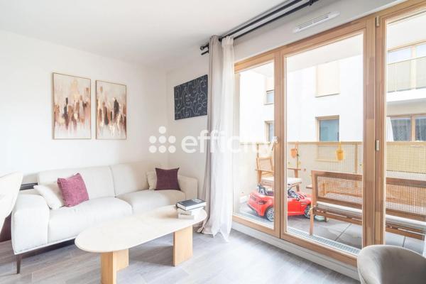 Appartement
         4 pièces
        - 77 m² 270 000 € *