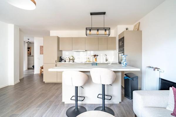 Appartement
         4 pièces
        - 77 m² 270 000 € *