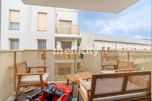 Appartement
         4 pièces
        - 77 m² 270 000 € *