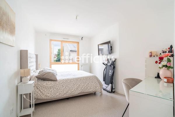 Appartement
         4 pièces
        - 77 m² 270 000 € *