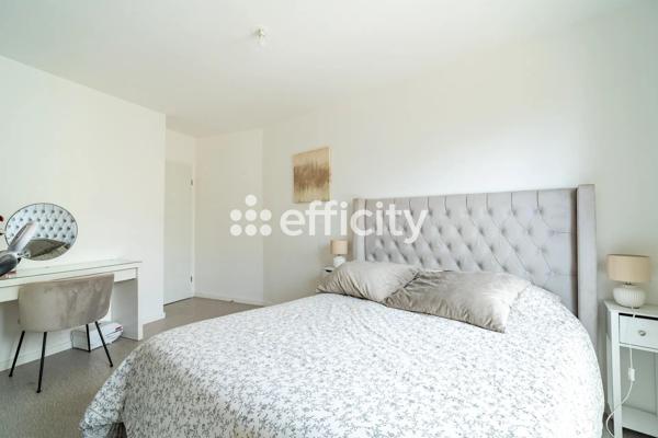 Appartement
         4 pièces
        - 77 m² 270 000 € *