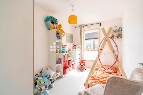Appartement
         4 pièces
        - 77 m² 270 000 € *