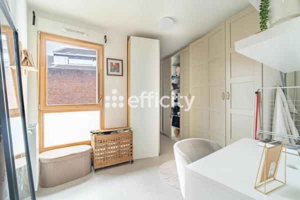 Appartement
         4 pièces
        - 77 m² 270 000 € *