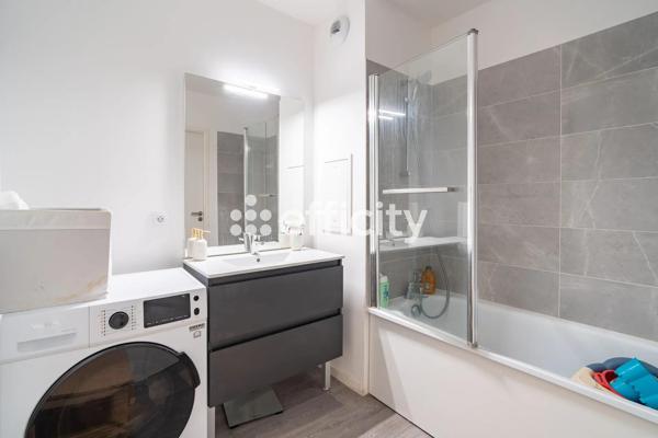 Appartement
         4 pièces
        - 77 m² 270 000 € *