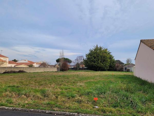 Terrain
        
        - 640 m² 200 000 € *