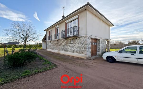 Maison à vendre    4 pièces •  Ainay-le-Château