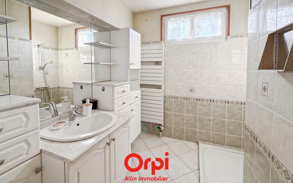 Maison à vendre    4 pièces •  Ainay-le-Château