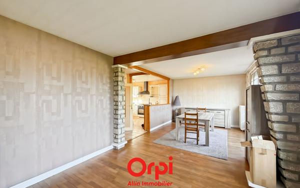 Maison à vendre    4 pièces •  Ainay-le-Château