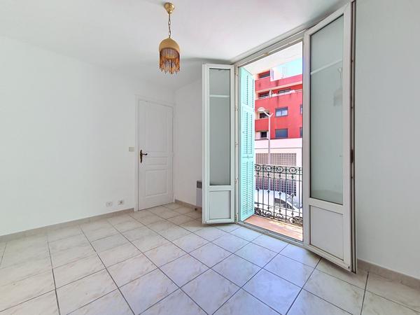 Appartement
         2 pièces
        - 33 m² Exclusivité 159 000 € *
