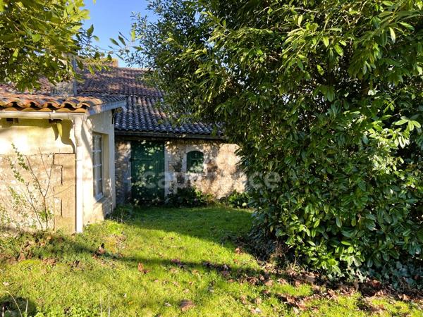 Maison de caractère de 157 m² avec dépendances et terrain constructible - Chevanceaux (17)