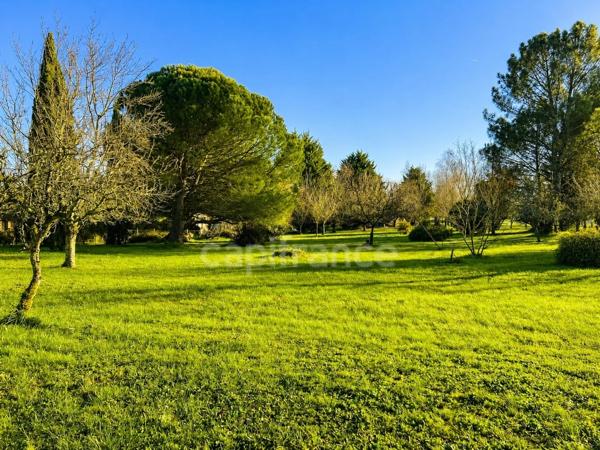 Maison de caractère de 157 m² avec dépendances et terrain constructible - Chevanceaux (17)
