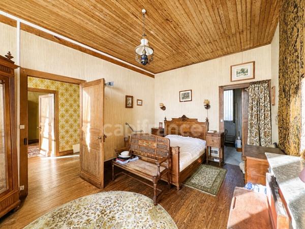 Maison de caractère de 157 m² avec dépendances et terrain constructible - Chevanceaux (17)