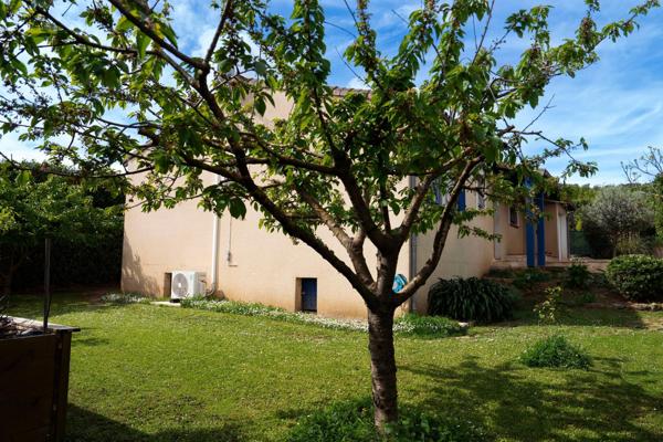 Plain-pied rénové avec piscine à Carcassonne