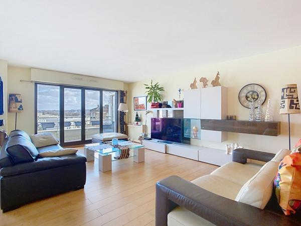 6ème et dernier étage - Appartement T5 + 2 terrasses de 18 m² chacune + 1 cave + 2 parkings boxés côte à côte