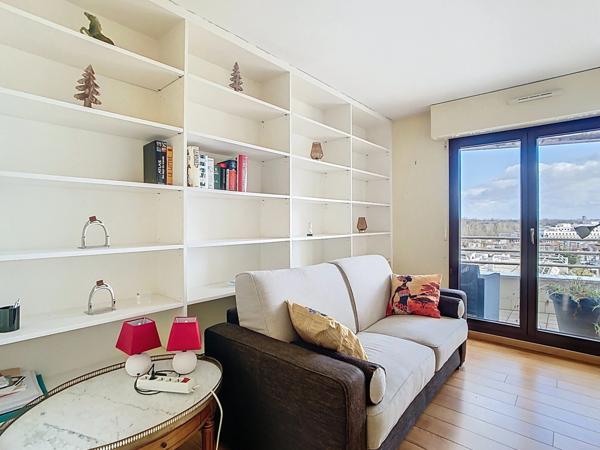 6ème et dernier étage - Appartement T5 + 2 terrasses de 18 m² chacune + 1 cave + 2 parkings boxés côte à côte