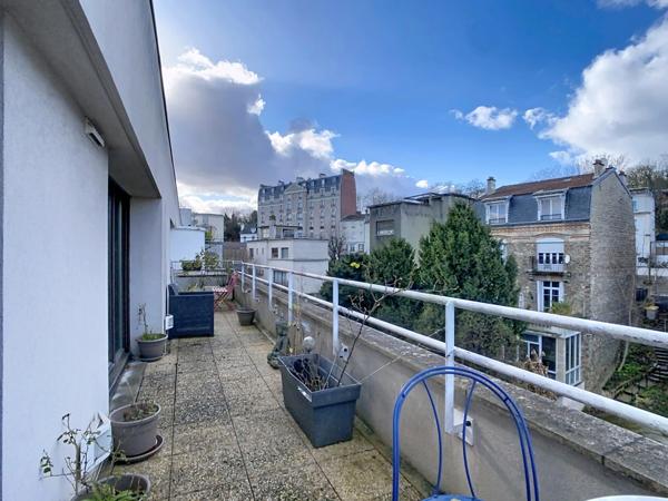 6ème et dernier étage - Appartement T5 + 2 terrasses de 18 m² chacune + 1 cave + 2 parkings boxés côte à côte