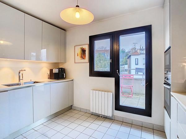 6ème et dernier étage - Appartement T5 + 2 terrasses de 18 m² chacune + 1 cave + 2 parkings boxés côte à côte