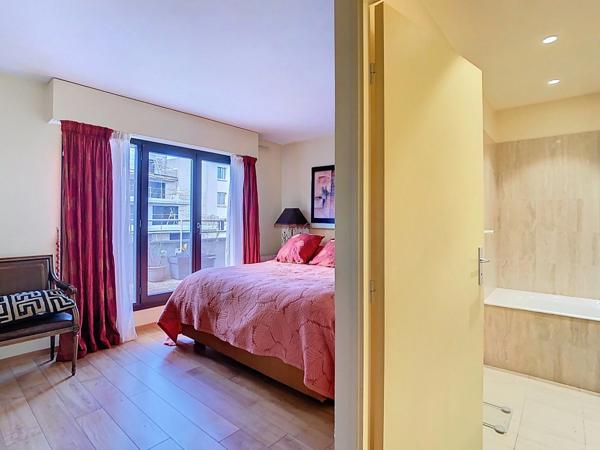 6ème et dernier étage - Appartement T5 + 2 terrasses de 18 m² chacune + 1 cave + 2 parkings boxés côte à côte