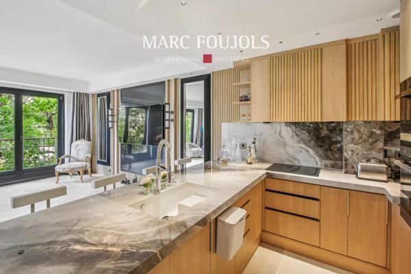 Paris XVI Foch – appartement rénové de 80 m² avec balcons
