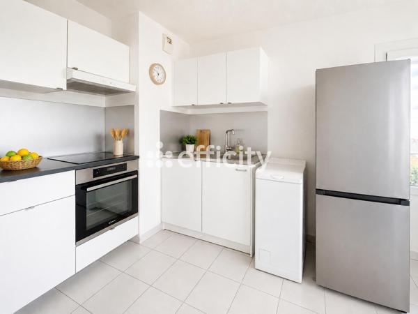 Appartement
         3 pièces
        - 57 m² 160 000 € *