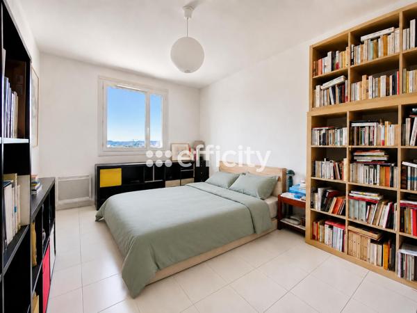 Appartement
         3 pièces
        - 57 m² 160 000 € *