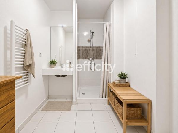 Appartement
         3 pièces
        - 57 m² 160 000 € *