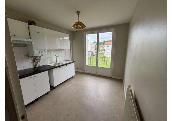 24660 COULOUNIEIX CHAMIERS IMMEUBLE DE RAPPORT 4 APPARTEMENTS + 6 GARAGES - INVESTISSEMENT LOCATIF