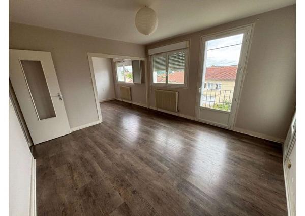 24660 COULOUNIEIX CHAMIERS IMMEUBLE DE RAPPORT 4 APPARTEMENTS + 6 GARAGES - INVESTISSEMENT LOCATIF