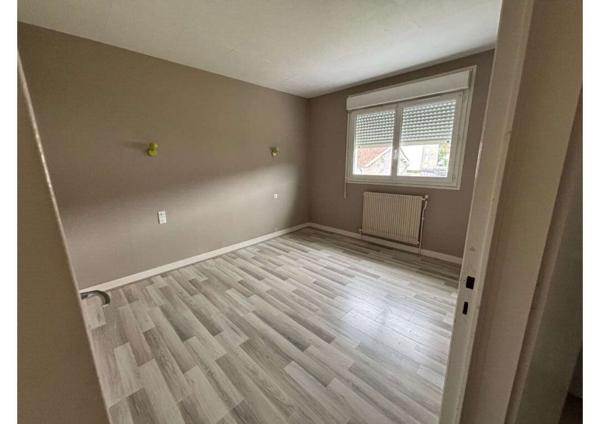 24660 COULOUNIEIX CHAMIERS IMMEUBLE DE RAPPORT 4 APPARTEMENTS + 6 GARAGES - INVESTISSEMENT LOCATIF