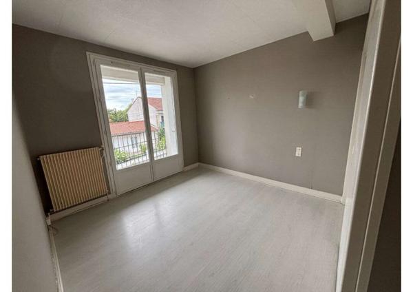 24660 COULOUNIEIX CHAMIERS IMMEUBLE DE RAPPORT 4 APPARTEMENTS + 6 GARAGES - INVESTISSEMENT LOCATIF