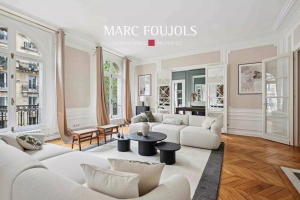 Paris 7 Bourdonnais / Champ de Mars : appartement rénové de 306 m² au 3ème étage avec vue Tour Eiffel
