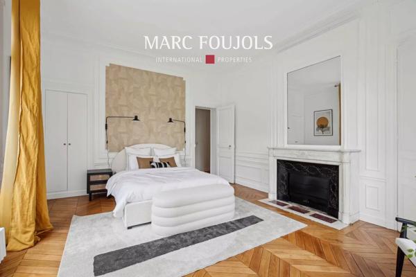 Paris 7 Bourdonnais / Champ de Mars : appartement rénové de 306 m² au 3ème étage avec vue Tour Eiffel