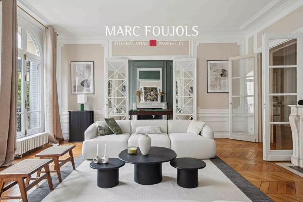 Paris 7 Bourdonnais / Champ de Mars : appartement rénové de 306 m² au 3ème étage avec vue Tour Eiffel