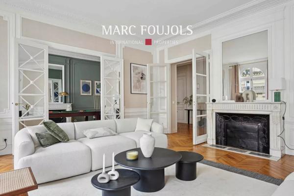 Paris 7 Bourdonnais / Champ de Mars : appartement rénové de 306 m² au 3ème étage avec vue Tour Eiffel