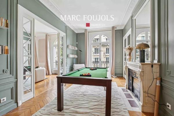 Paris 7 Bourdonnais / Champ de Mars : appartement rénové de 306 m² au 3ème étage avec vue Tour Eiffel