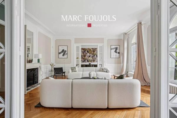 Paris 7 Bourdonnais / Champ de Mars : appartement rénové de 306 m² au 3ème étage avec vue Tour Eiffel
