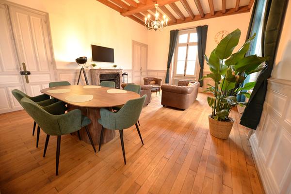 49000 ANGERS APPARTEMENT DE CARACTERE - 2CH - GRANDE PIECE DE VIE - PARKING