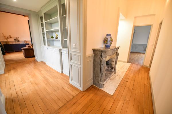49000 ANGERS APPARTEMENT DE CARACTERE - 2CH - GRANDE PIECE DE VIE - PARKING