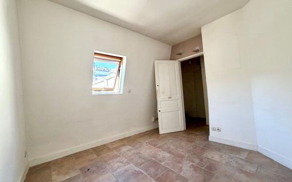 Appartement à vendre    3 pièces • 41,97 m2 Paris 17